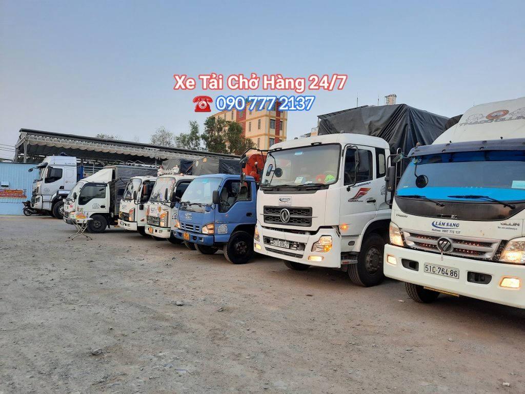 Xe tải chở hàng Bình Chánh