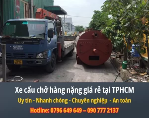 Xe cẩu chở hàng nặng