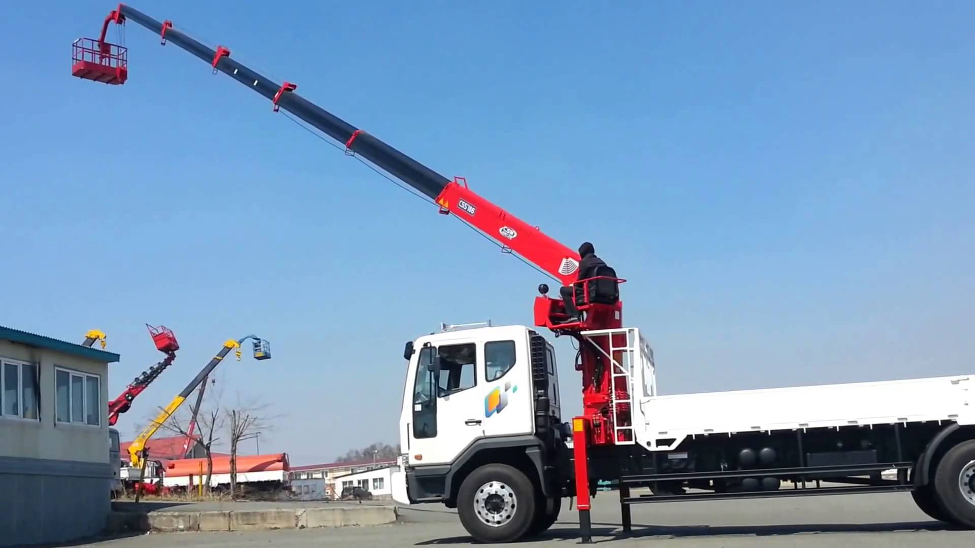 Đặc điểm của xe cẩu nâng người