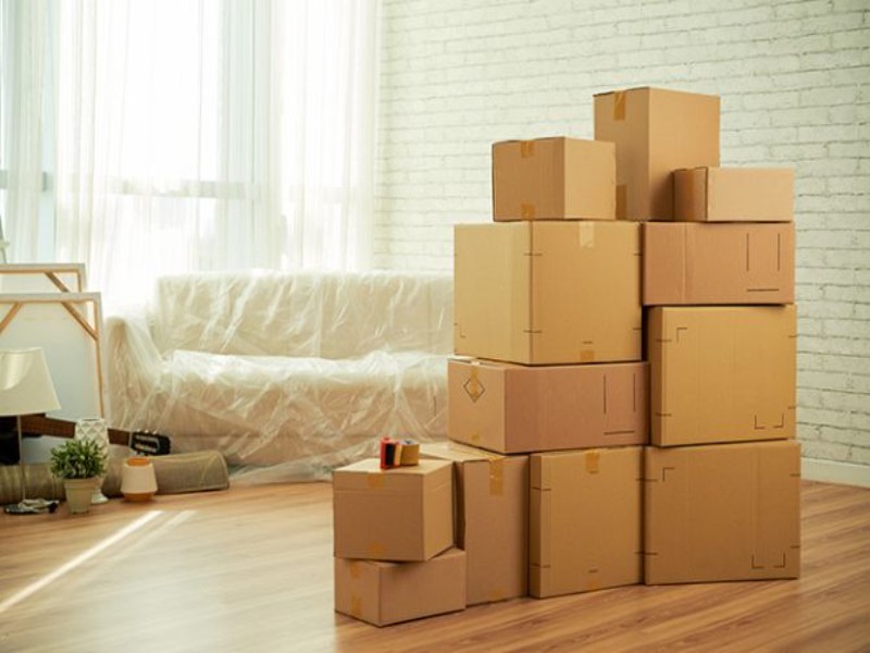 tự chuyển nhà hay thuê dịch vụ
