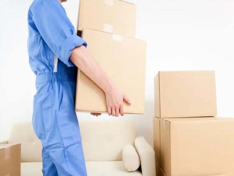 tự chuyển nhà hay thuê dịch vụ