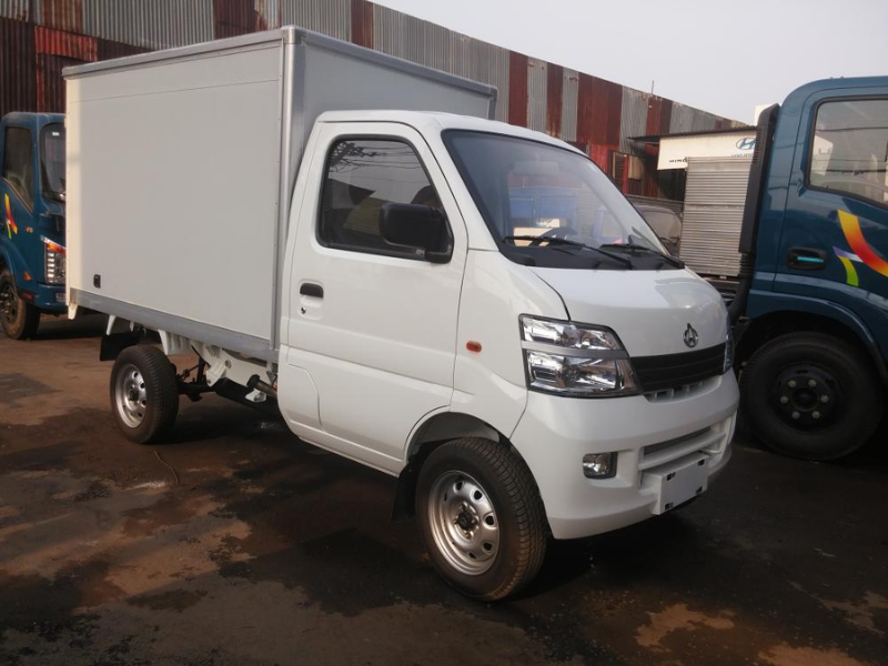 xe tải thùng kín chở hàng