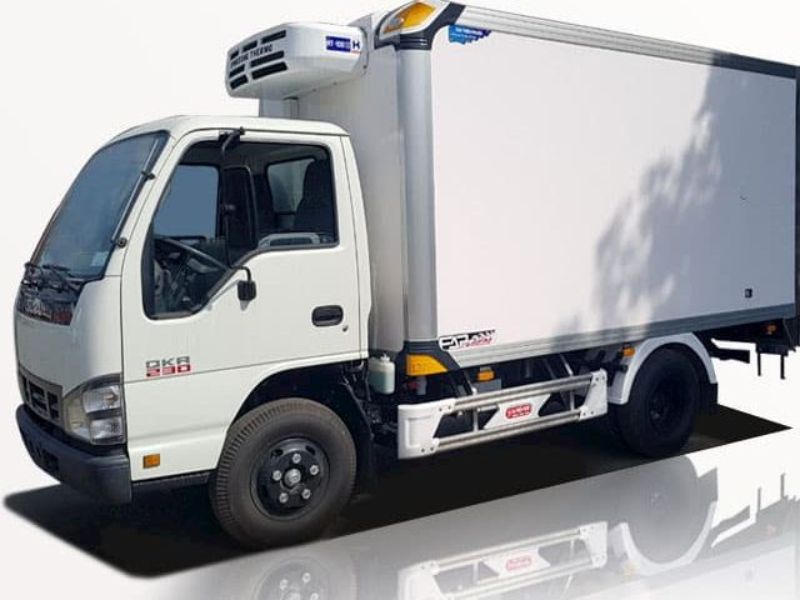 xe tải thùng kín chở hàng