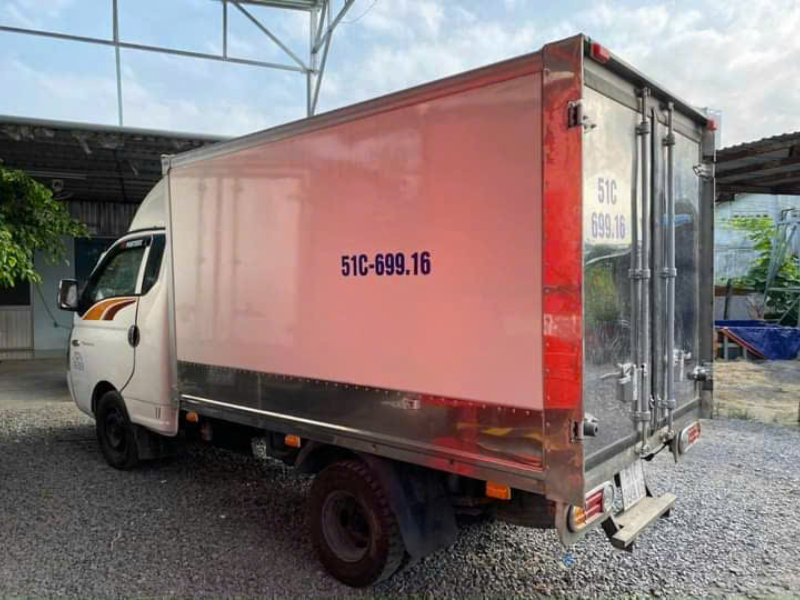 xe tải thùng kín chở hàng